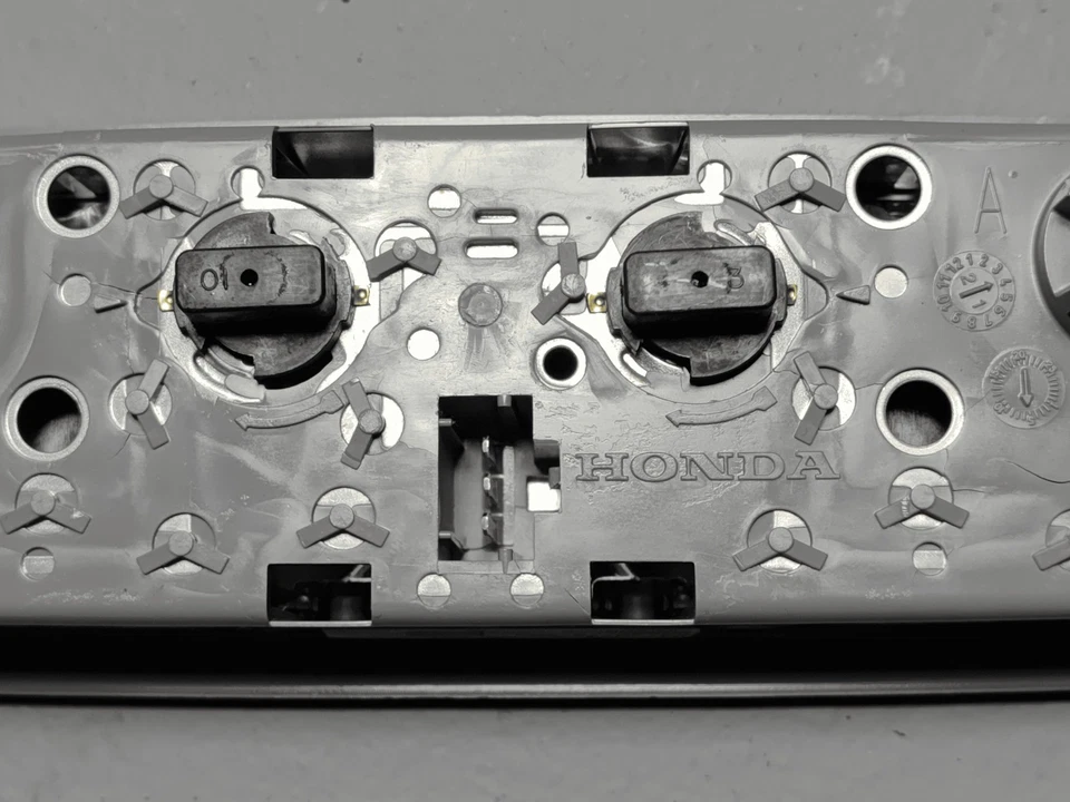 OEM HONDA PILOT 2016-2022 ROOF CEILING HEADLINER OVERHEAD CENTER DOME LIGHT LAMP - Image 2 of 4