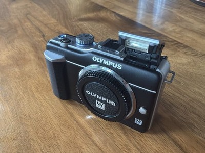 Used Olympus Pen E-PL1 body (Shutter Count 989) +2 Batt + Charger + SD Card READ