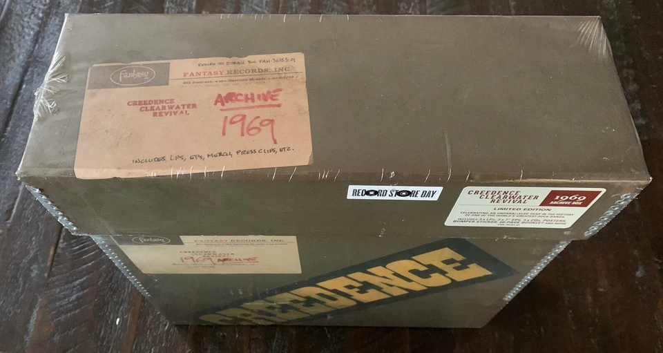 CREEDENCE CLEARWATER REVIVAL 1969 ARCHIVE BOX SET 3LP 3EP 3CD Record Stoe Day - Image 4 of 4