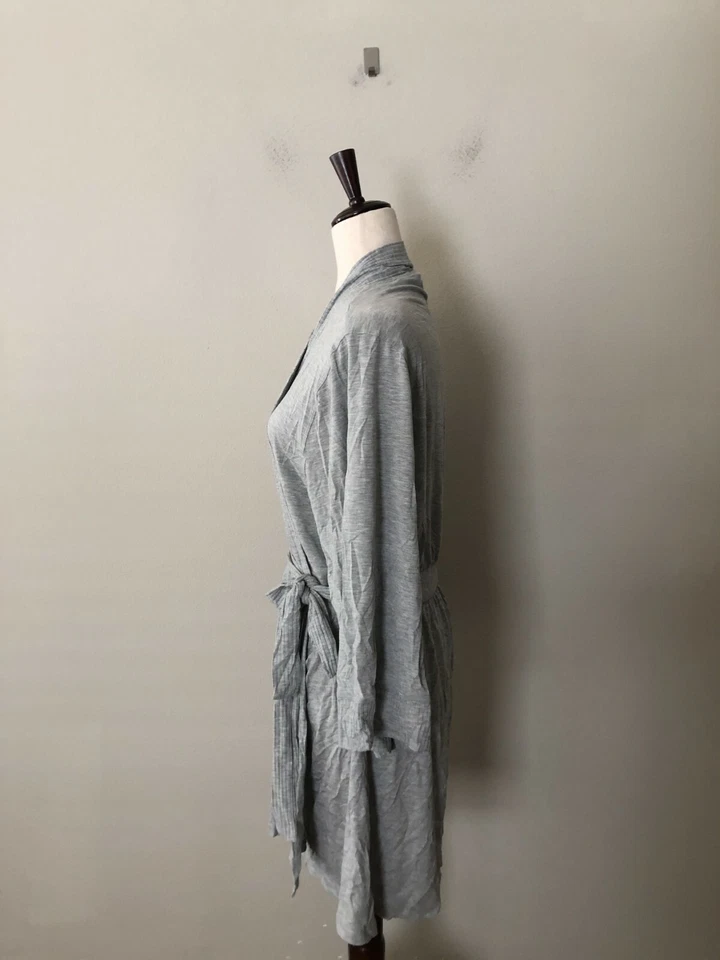 ¡NUEVO CON ETIQUETAS! Bata envolvente modal gris jaspeado Felina para mujer talla S Elements Foto 4 de 4