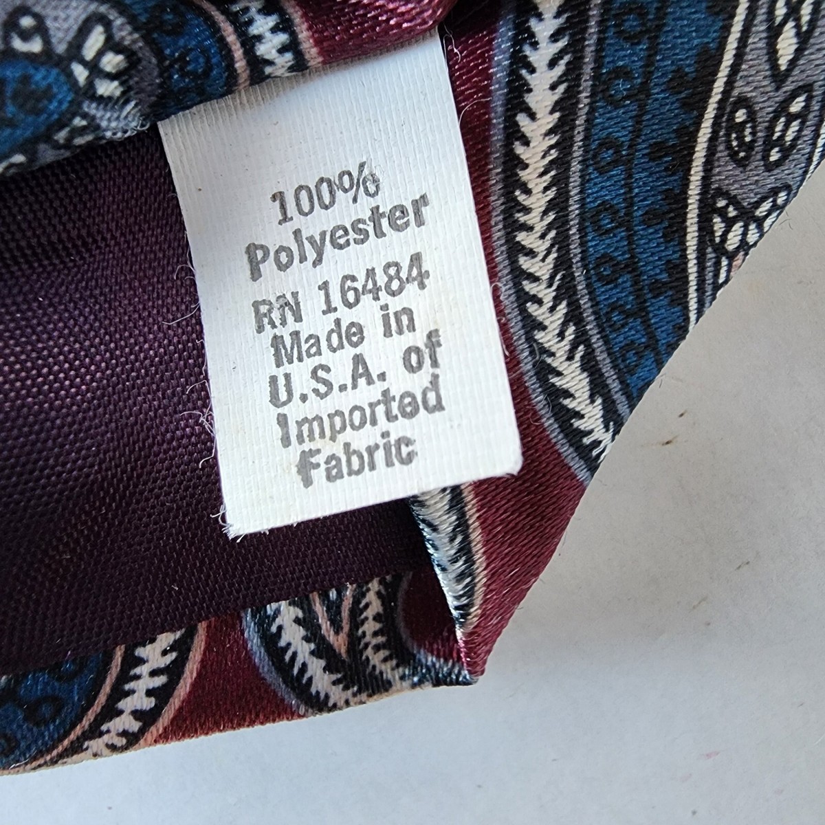☺︎ Vintage Tie The Mens Store Necktie Burgundy Paisley Polyester 3.5