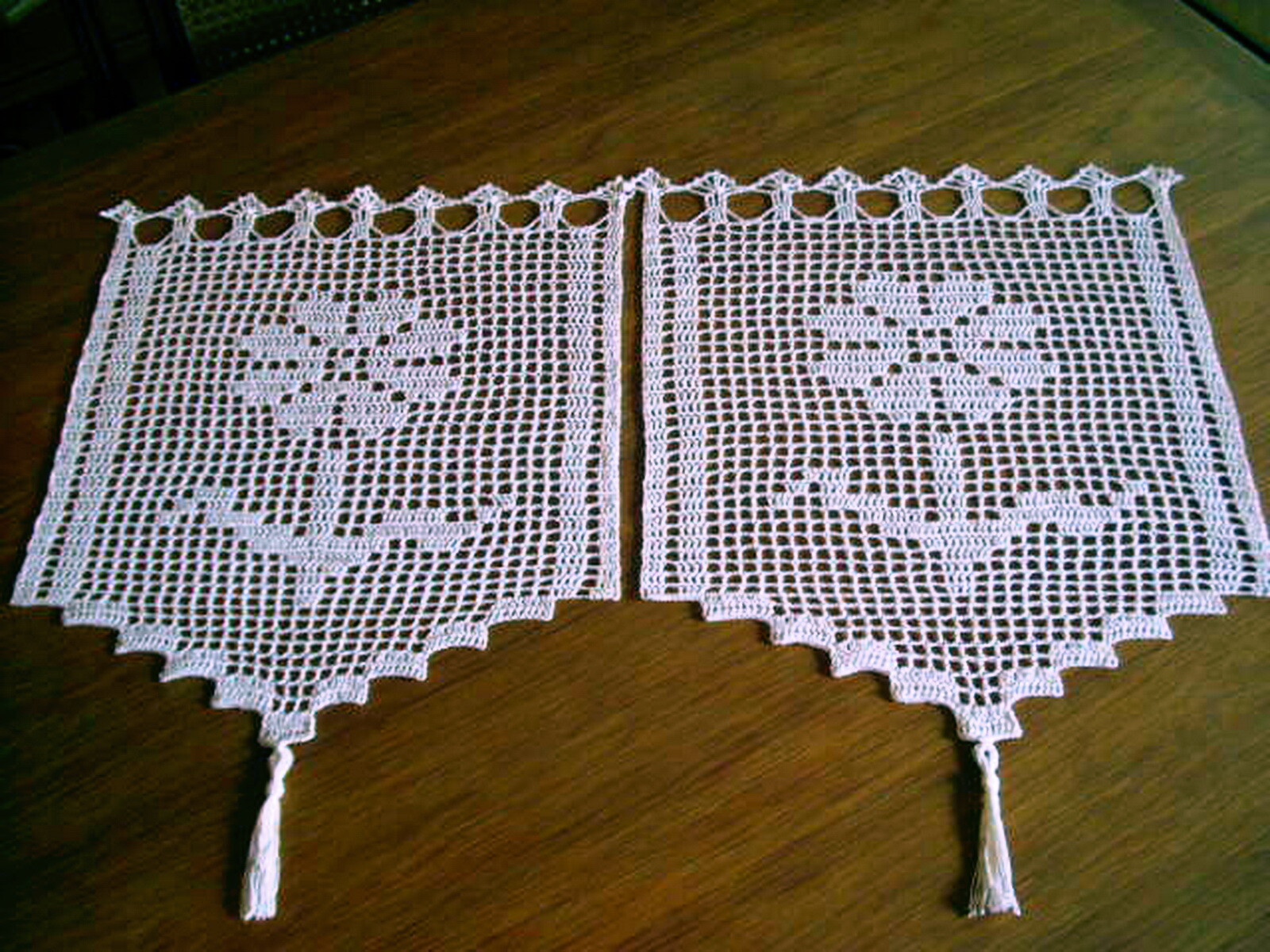 Häkelgardinen in weiß*2 x kleiner Blumengruß** Handarbeit * gehäkelte Gardinen