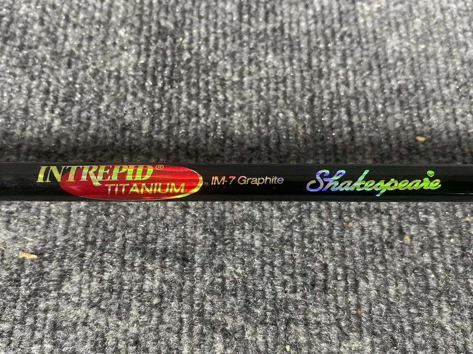 Shakespeare Intrepid Titanium IM7 Graphite CA 3086 8'6" 2 piezas Varilla de fundición pesada Foto 2 de 4