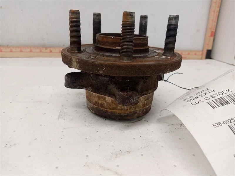 Front Hub from 2014 Ford Explorer 11290559 - Image 2 of 4