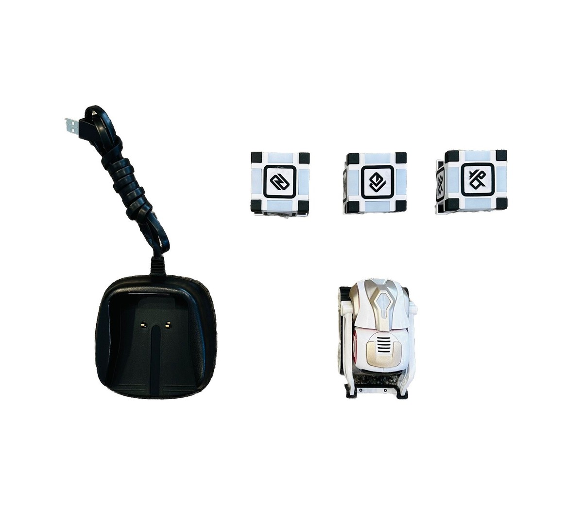 Anki Cozmoとブロック3個セット Anki Cozmoとブロック3個セット Anki Cozmo Robot Complete Base