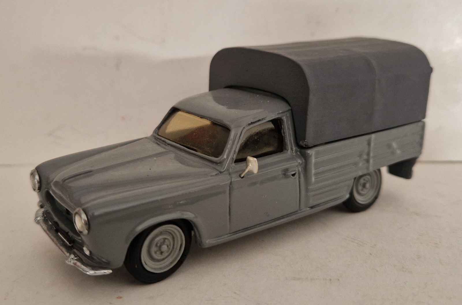 Voiture miniature NOREV Peugeot 203, Fourgonnette R4 la Poste, Renault