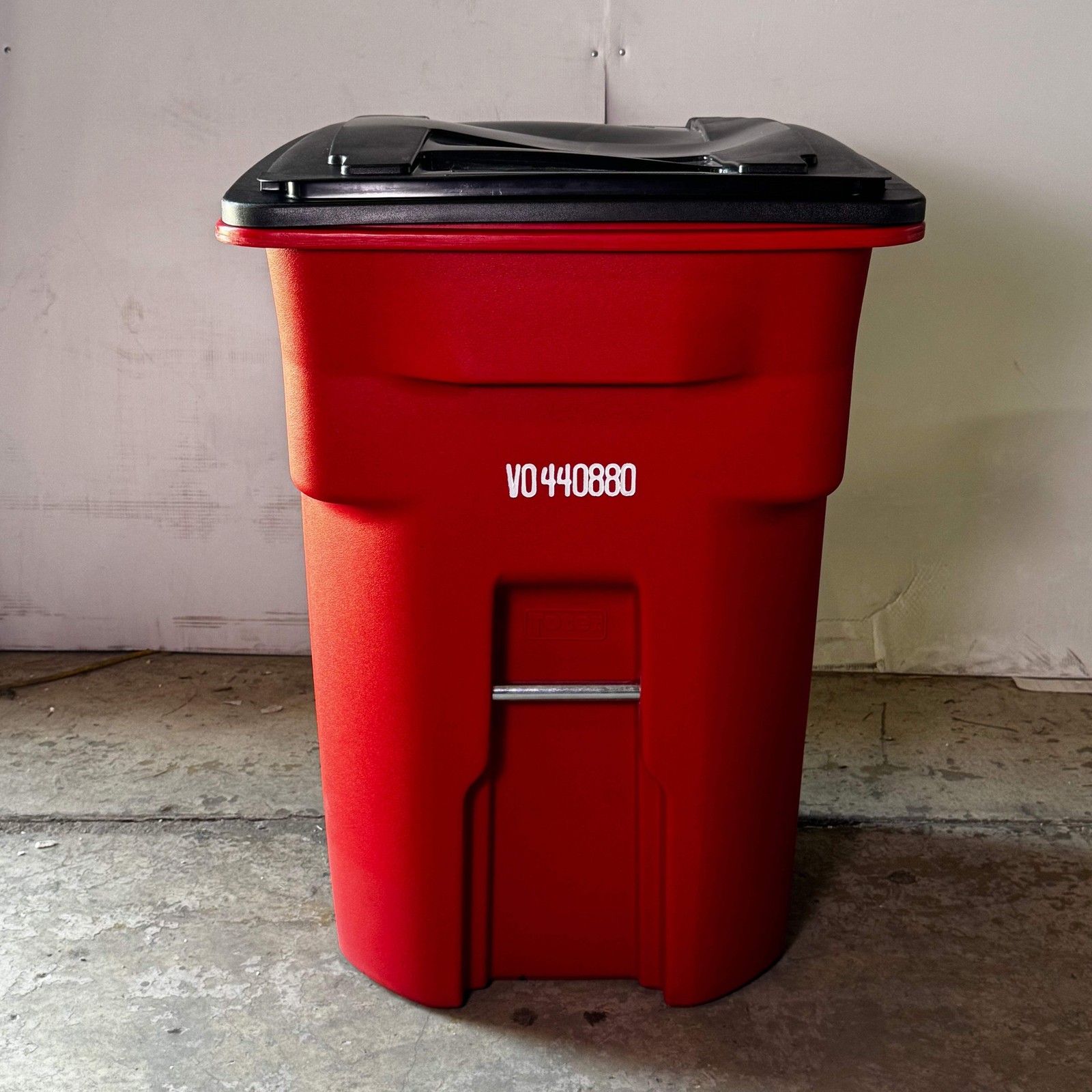 TOTER Biohazard Trash Can with Wheels 96 GAL Red V0440880