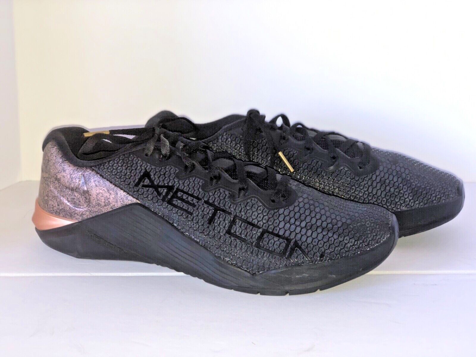 NIKE WOMENS METCON 5 X MEDAL STRONG 