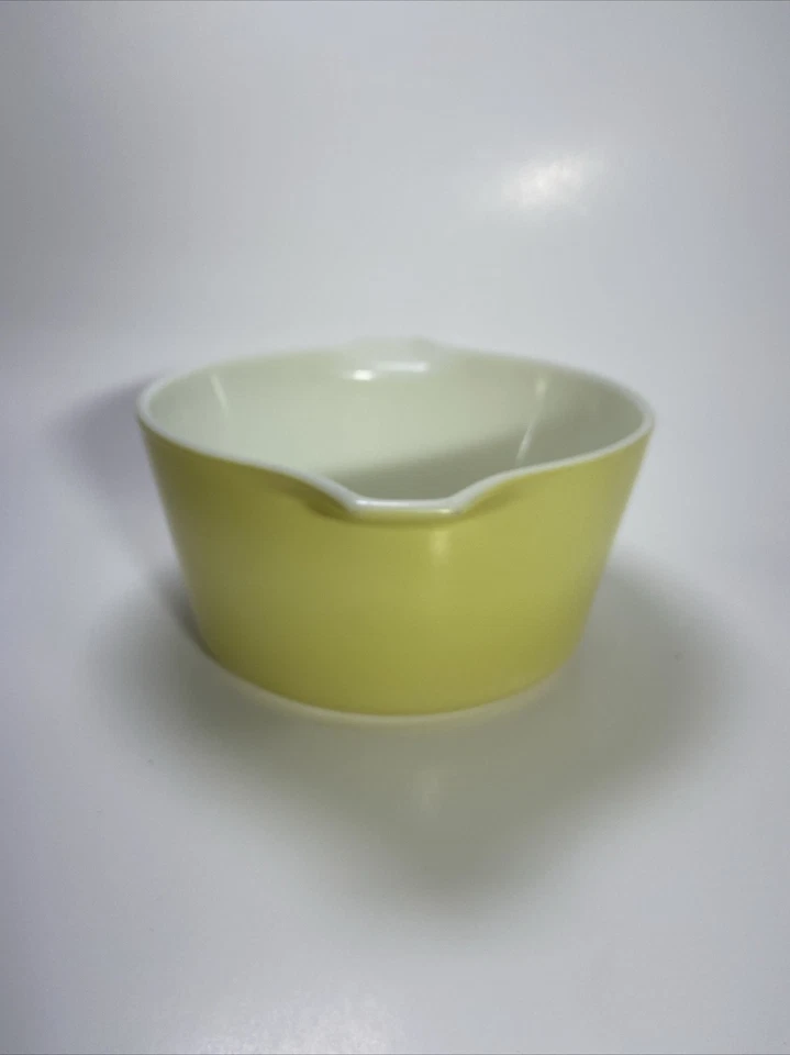 Pyrex Yellow #473 1 Qt Bowl Vintage Classic Kitchenware - Image 2 of 4