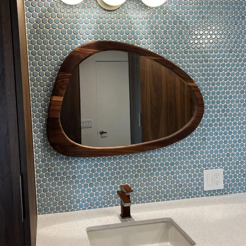 Espejo de pared asimétrico Mid Century orgánico irregular roble real nogal americano Foto 2 de 4