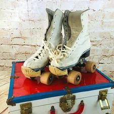 VTG youth white LEATHER womans girls  ROLLER SKATES SIZE 4 w case 