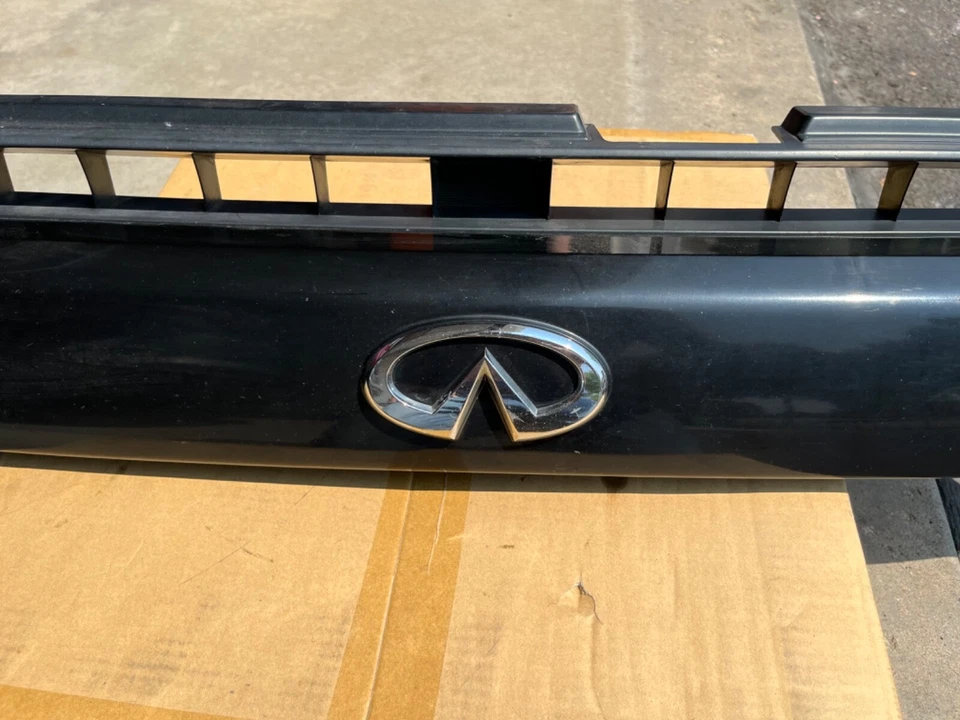 Infiniti QX4 2001 2002 parrilla superior delantera 62310-3W701 negra OEM Foto 3 de 4