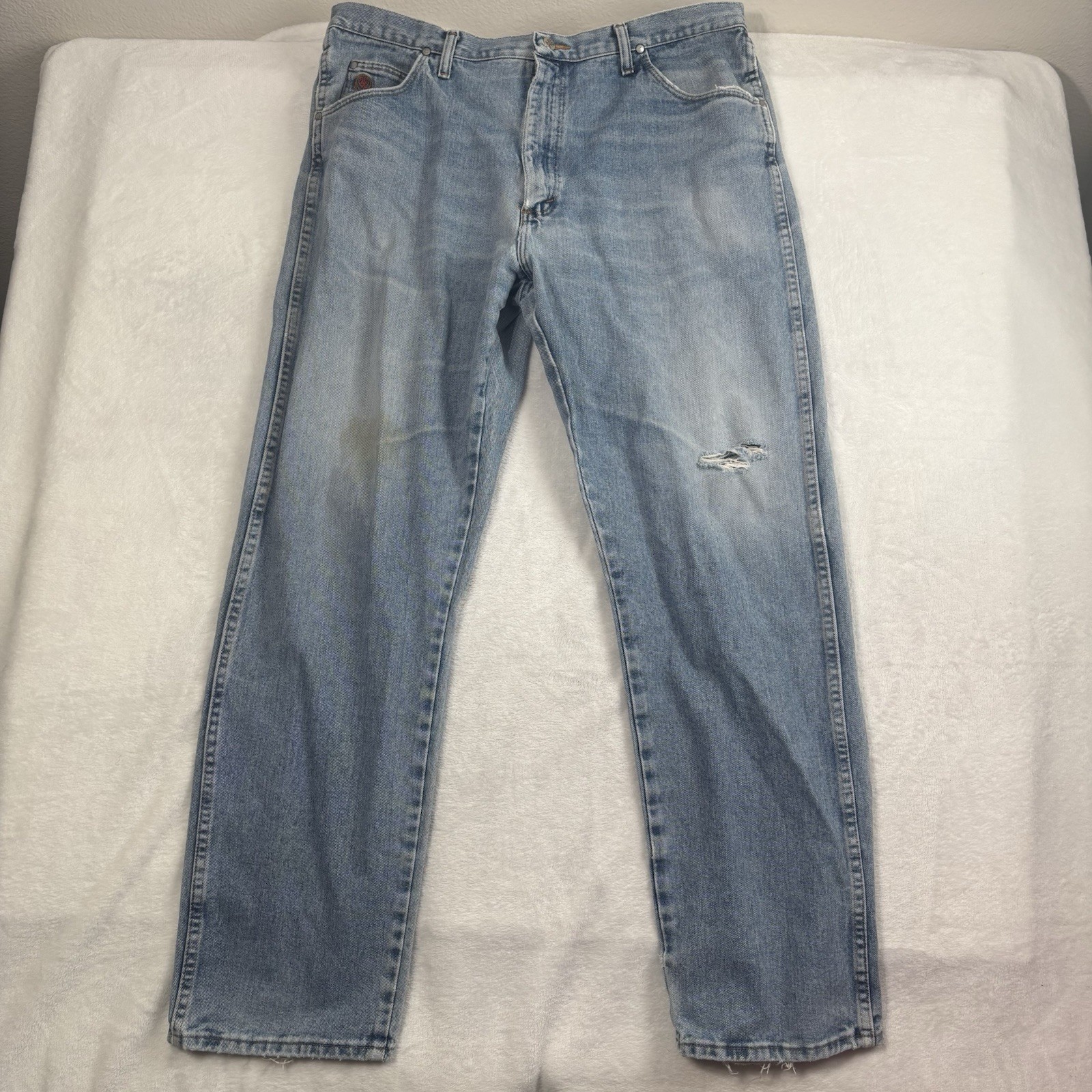 Men's 40" W X 34" L