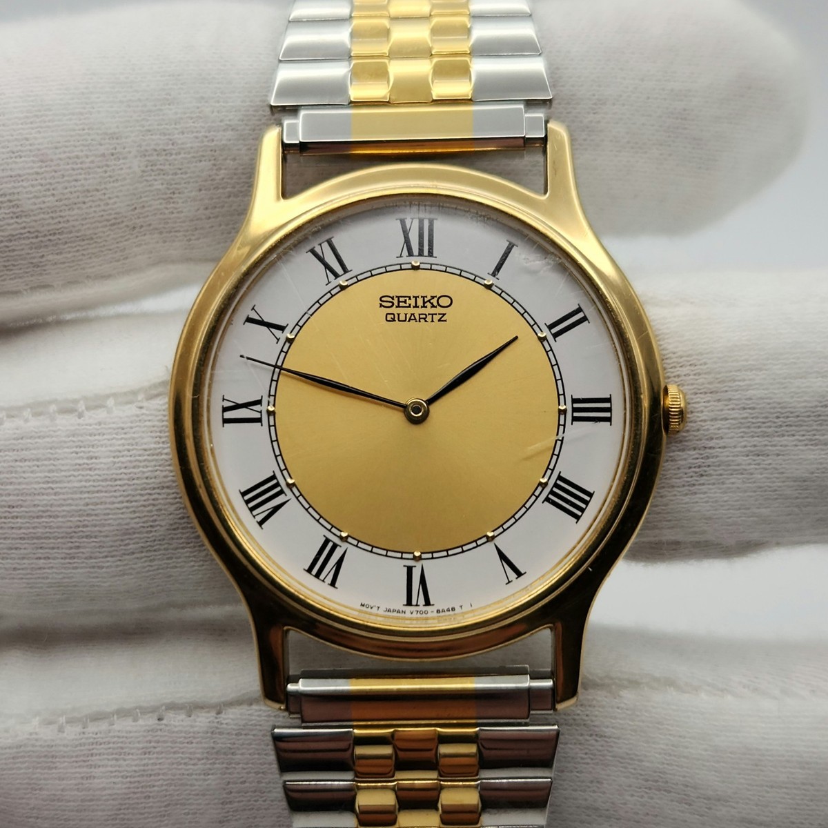 マブページ SEIKO V700 Vintage Seiko Quartz Watch Gold Tone Roman Numerals V700