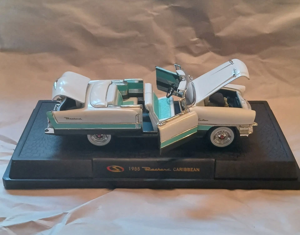 Road Signature 1955 Packard Caribbean White & Aqua Die-Cast 1:32 Scale  - Image 2 of 4