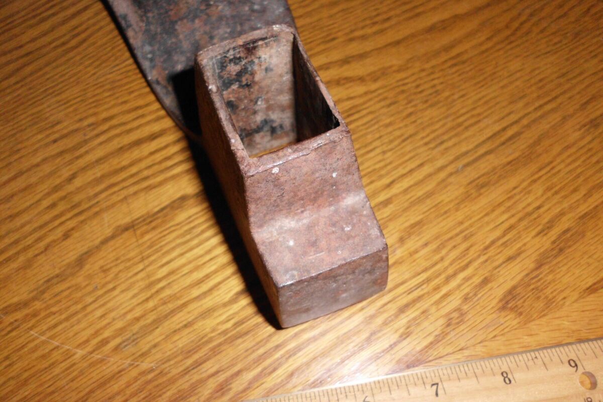 VINTAGE / ANTIQUE GRUB HOE PICK AXE HEAD TOOL HAMMER HEAD VINTAGE / ANTIQUE GRUB HOE PICK AXE HEAD TOOL HAMMER HEAD
