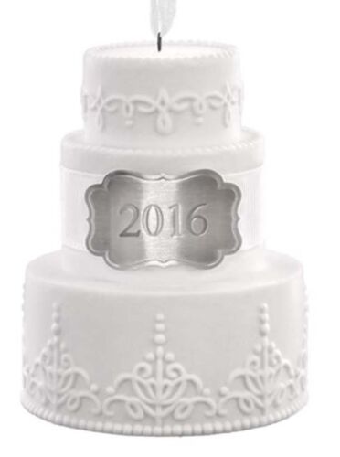2016 Hallmark WEDDING Porcelain Wedding Cake Ornament - Picture 1 of 4