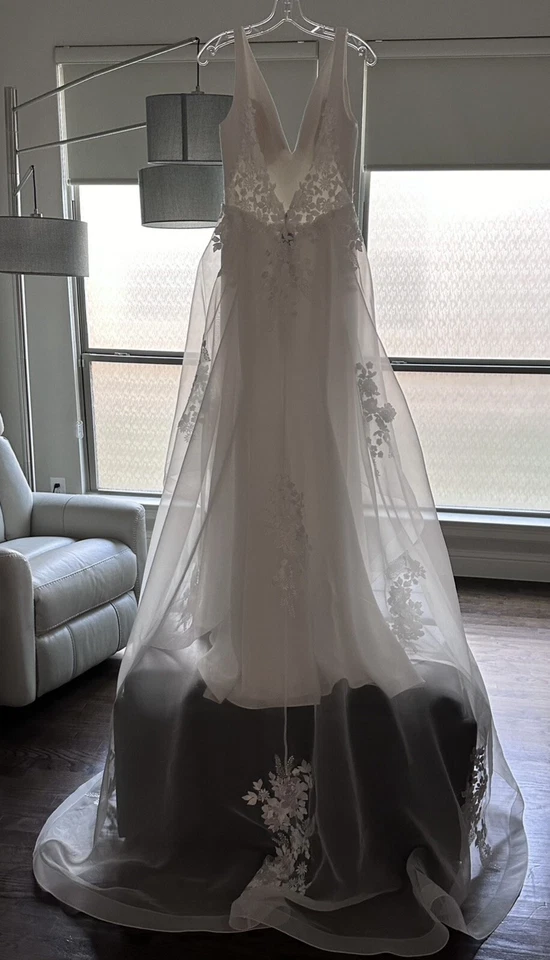 Vestido de novia de sirena con cuello en V sin mangas de encaje marfil Mikaella talla 12 Foto 3 de 4