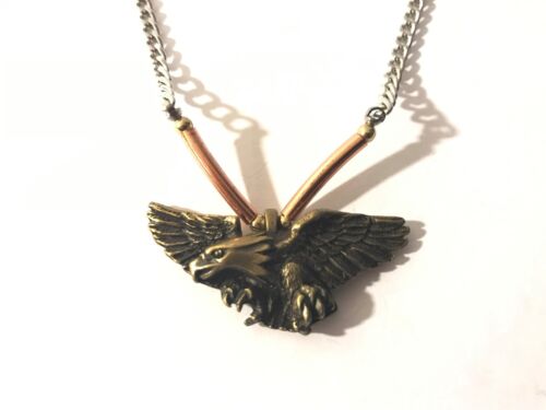 Pendentif aigle porte-boue avec chaîne 1-3/4" envergure d'aile vintage fermoir standard assez cool - Photo 1 sur 10