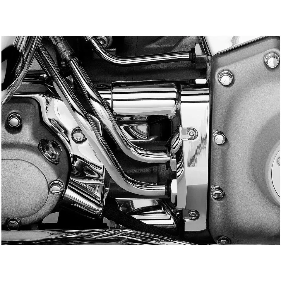 Cubierta cromada Kuryakyn Oil Line Nacelle 2000-2006 Harley Softail FXST/FLST - 8204 Foto 4 de 4