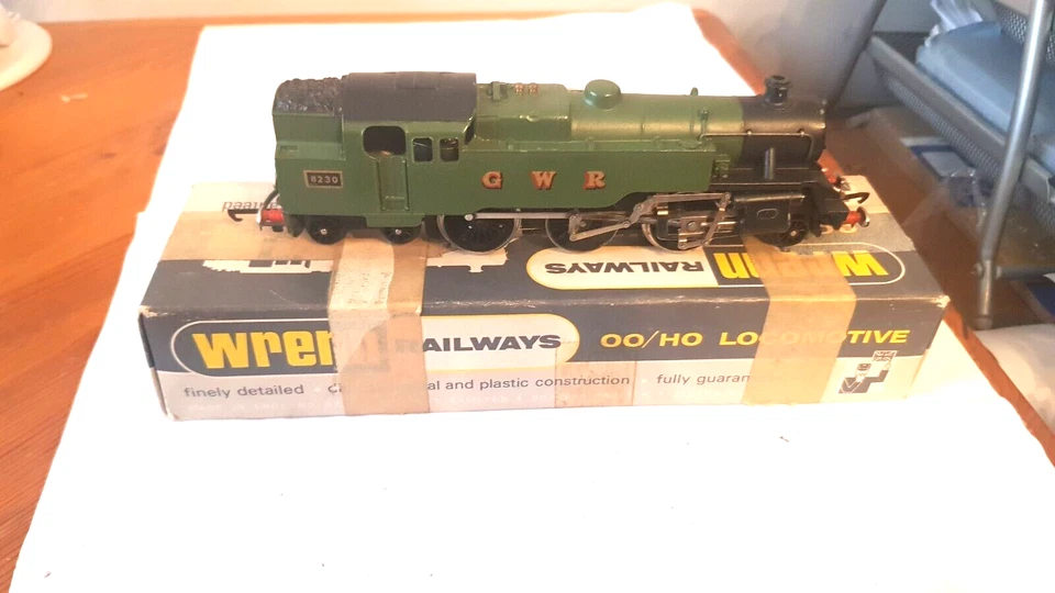 Wrenn W2220  GWR Green 2-6-4 MT4 Tank 8230 Boxed Lovely Loco Locomotive Rare  - Image 3 of 4