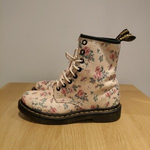 doc martens beige boots