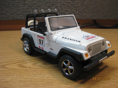 1/18 JEEP WRANGLER , WHITE "RALLYE 97", BY SOLIDO, NO BOX - Picture 3 of 19