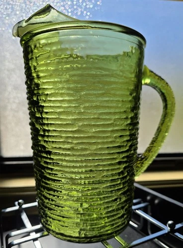 Vtg Anchor Hocking Soreno Avocado Green 67oz Ice Lip Pitcher Textured Brick/Bark