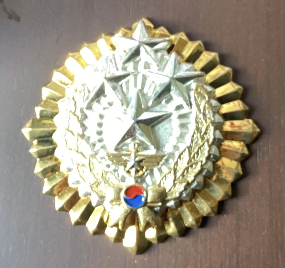 Rara medalla militar surcoreana dada por el general Chung Ho Keun al general de Estados Unidos Foto 3 de 4