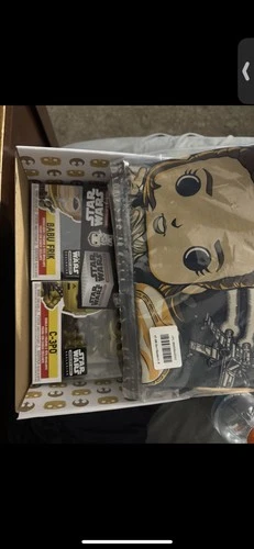 Star Wars Smuggler’s Bounty Box – Babu Frik & C-3PO Pops + Pin + M Shirt