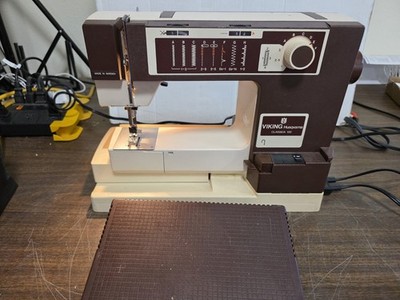 貴重/ヴィンテージスパイク/HUNGA PLATINI モデル　9 Husqvarna Viking Classica 100 Sewing Machine | eBay