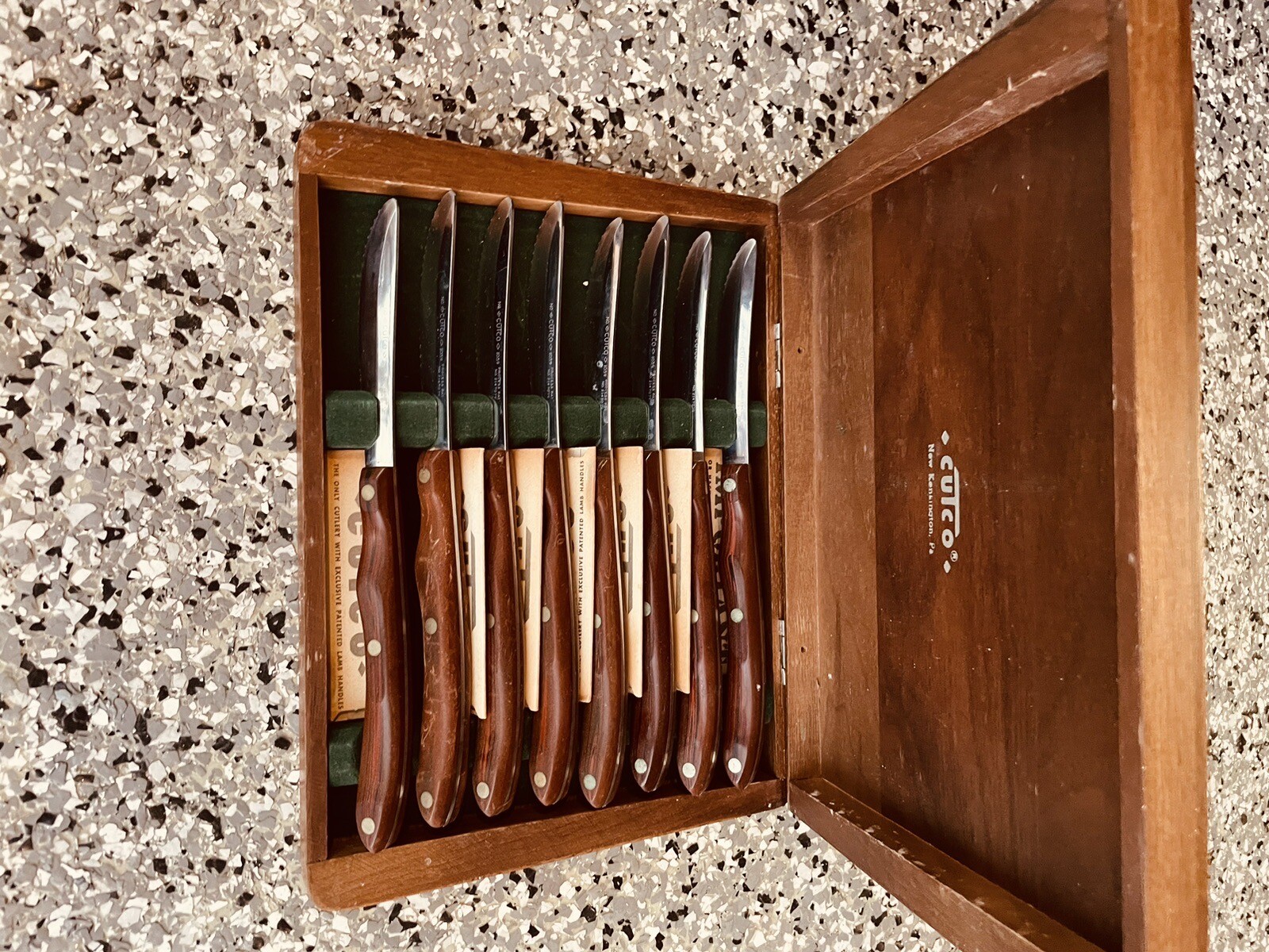 Vintage Cutco 1059 Serrated Steak Knife 8 Piece Wood Box; Excellent