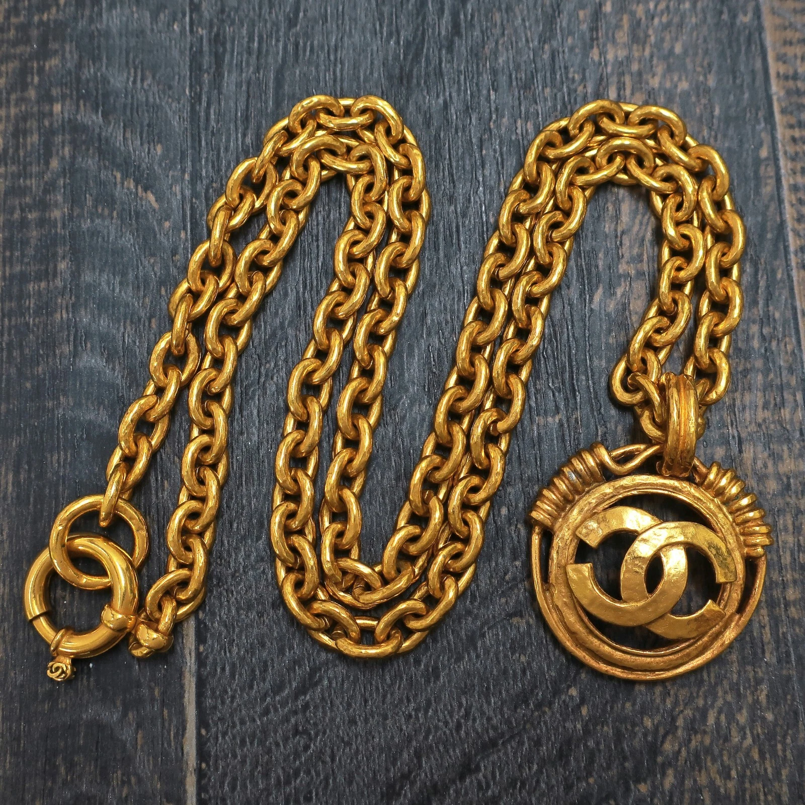 CHANEL Ciondolo Collana Catena Rotonda Vintage Placcato Oro CC Logo CC #404c Risaltante