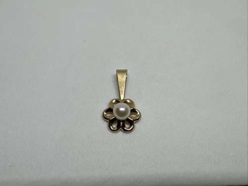 Dainty 14K Yellow Gold Round White Pearl Bead Flower Floral Pendant/charm 585