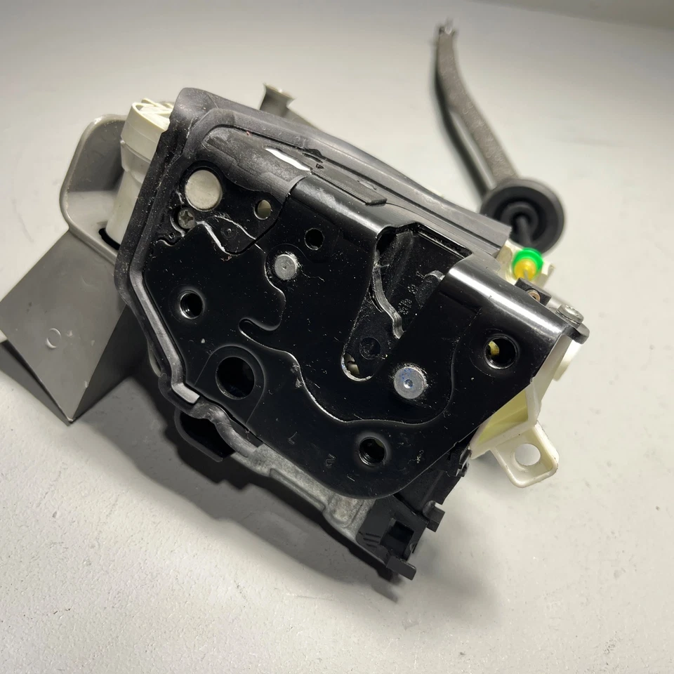 Actuador de pestillo de cerradura de puerta del conductor delantero OEM para Audi A5 Quattro 2018-2024 Foto 2 de 4