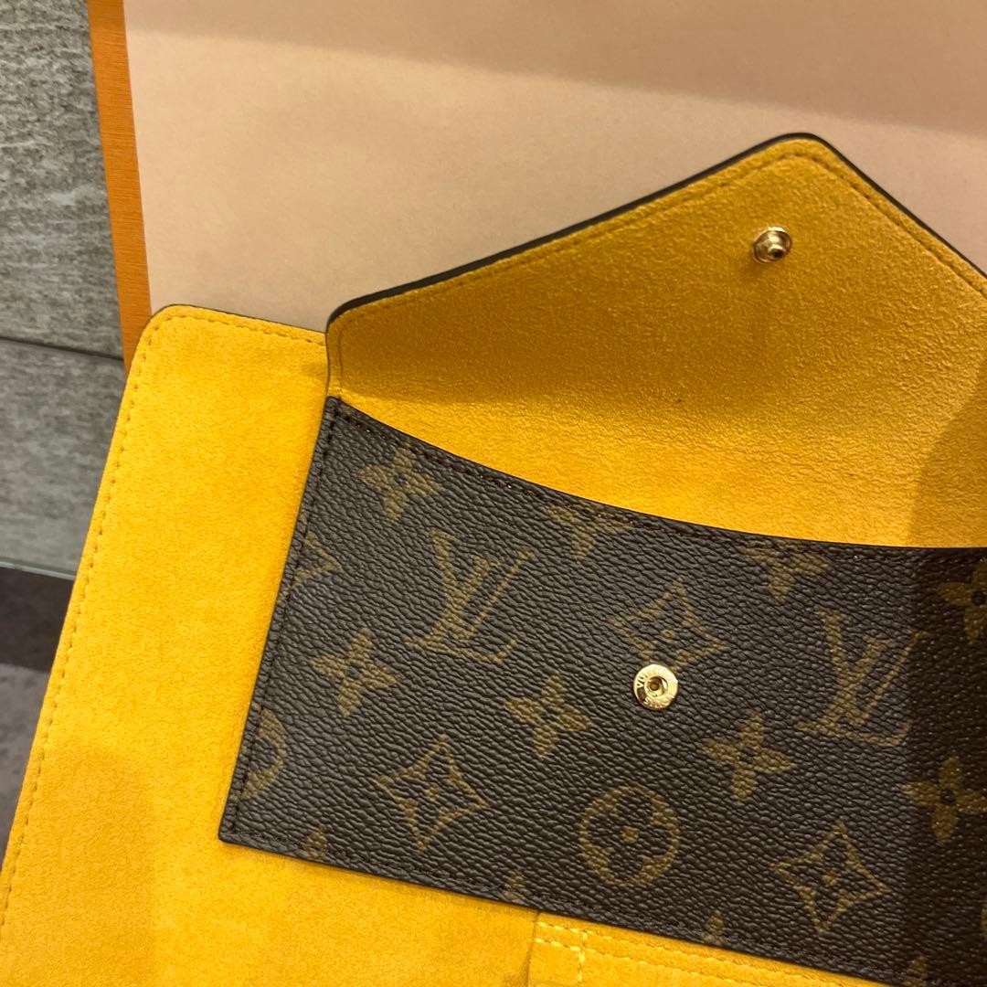 Louis Vuitton LV Monogram Folder Mark - image 13