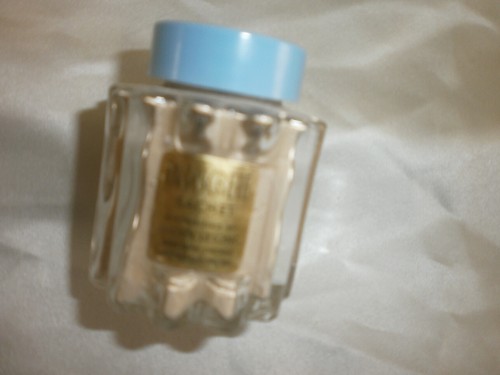 Lucien LeLong INDISCRETE Powder Sachet -- Full - Picture 2 of 5