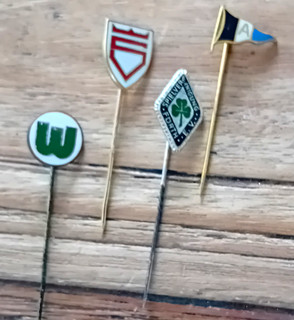 Anstecknadeln Fußball