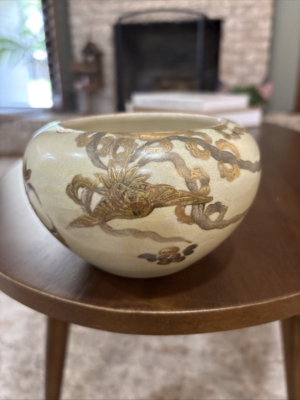 Antique Satsuma Japanese Elegantly hand painted 1880-1905 Porcelain Bowl 