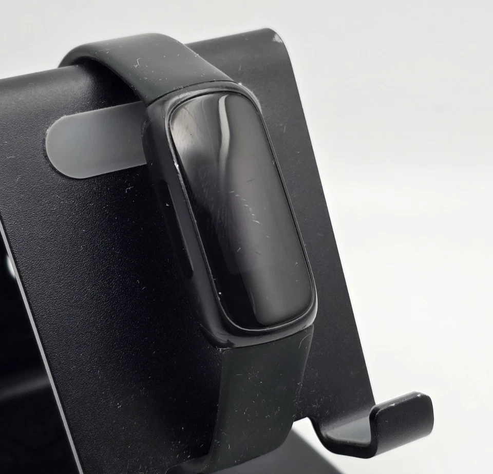 Monitor de ritmo cardíaco Fitbit Inspire 3 rastreador de salud y estado físico - negro - usado Foto 2 de 4