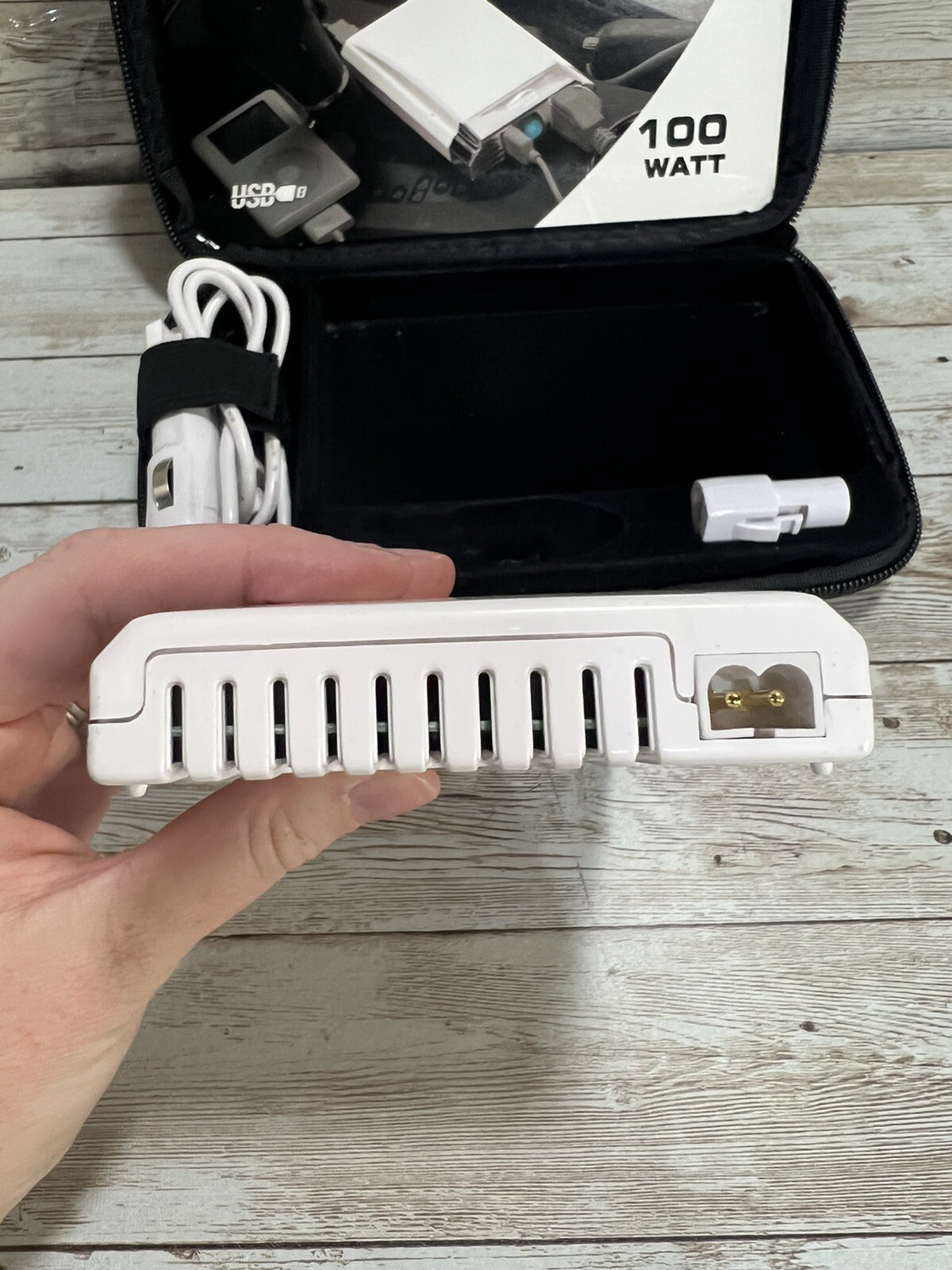 Vector iMobile 100 Watt Slim Power Inverter with USB Charging Port VEC415 Case