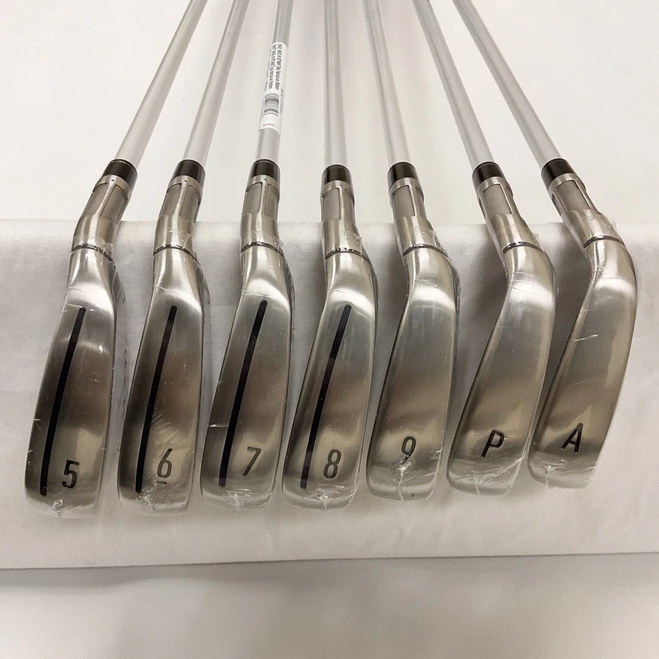 TaylorMade Stealth Women's Irons 7 pc Set 5-PW,AW Graphite Ladies *OPEN BOX 2416 - Image 2 of 4
