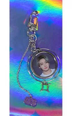 Jungkook BTS SCHLÜSSELANHÄNGER BTS 2021 MUSTER SOWOOZOO mit Glitzeranhänger