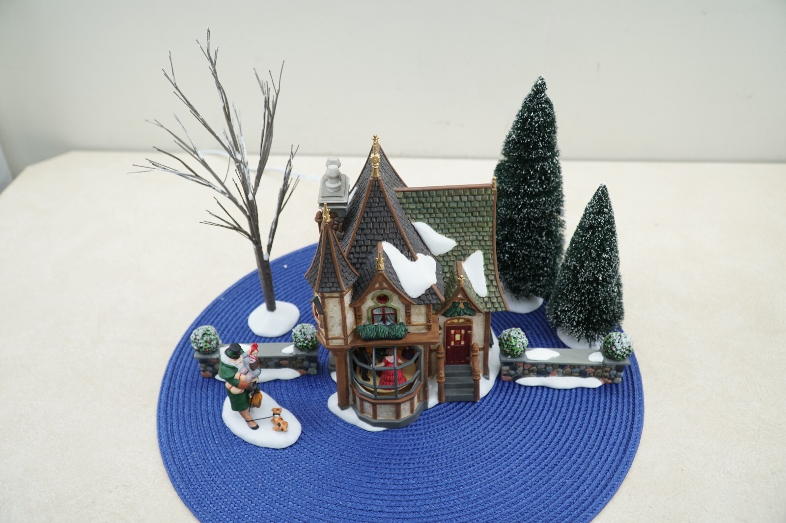 Dept 56 1 Royal Tree Court Animated Lighted Complete Christmas Set # 58506 - Picture 12 of 21