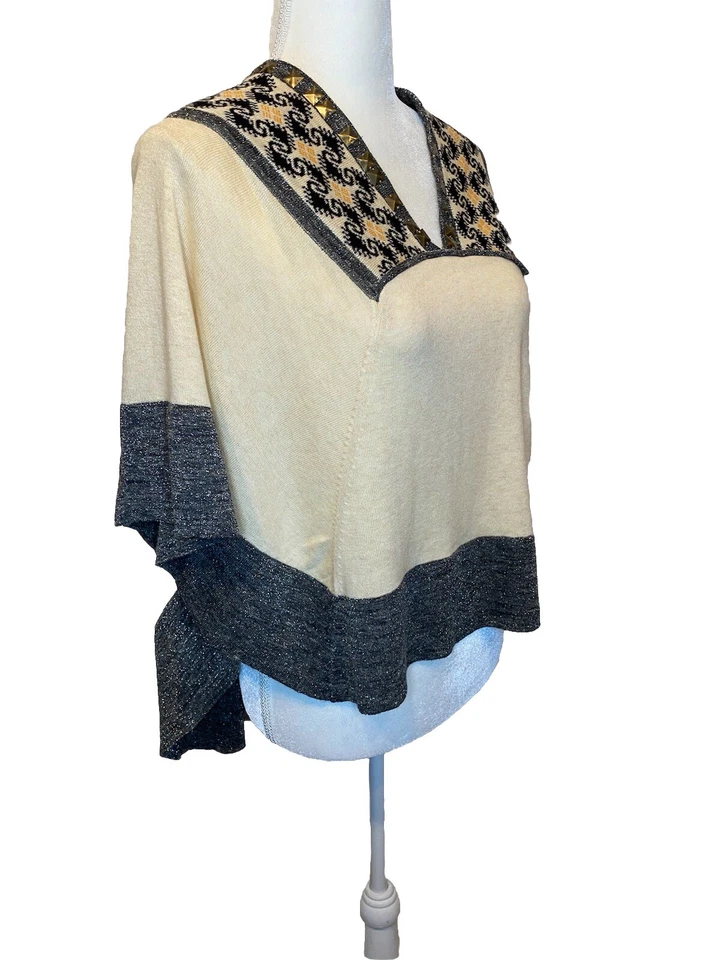 Poncho Suéter Hoss Intropia Anthropologie Talla Pequeña Boho Tachonado Negro/Marfil Foto 4 de 4