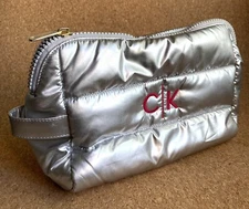 Mark & Graham Lightweight puffer pouch Silver C/K mono Large NEW $59 17