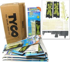 12pc 1977 TYCO Slot Car Track NITE GLOW Night Racing ACCESSORY KIT Carded 6794