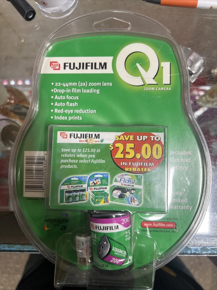 Fujifilm Q1 2x Zoom APS Camera with Flash and 1 Roll Fuji 200 APS Film NOS New - Image 2 of 2