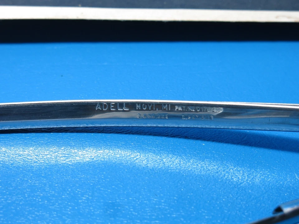 NOS GM 1975 - 1980 庞蒂亚克 Sunbird 雪佛兰 Monza 模型门边护卫 995105 — 第 4/4 张图片