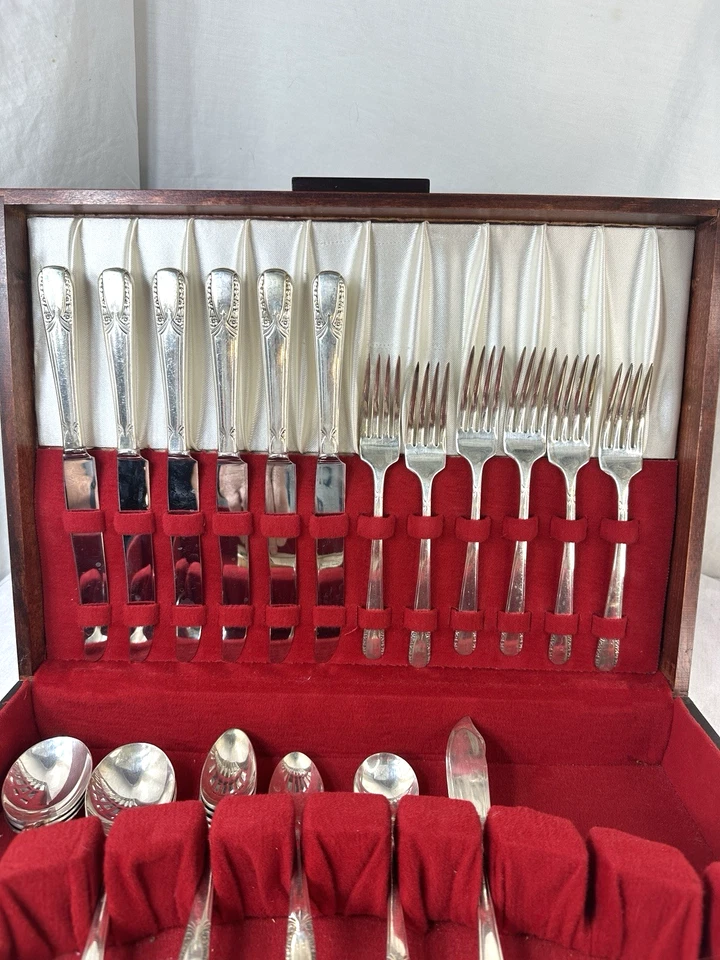 Juego de cubiertos WM Rogers & Son 27 piezas caja de cofre talismán plateado 1938 servicio 6 Foto 4 de 4